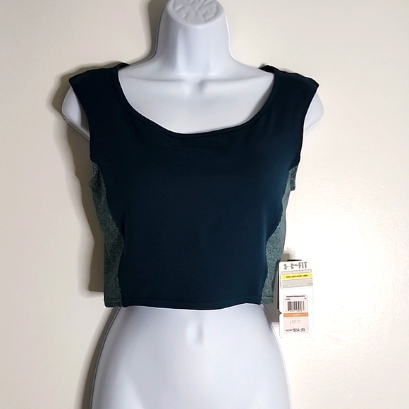 Under Armour Tops - Under Armour crop-top with built in bra, size small, new with tags